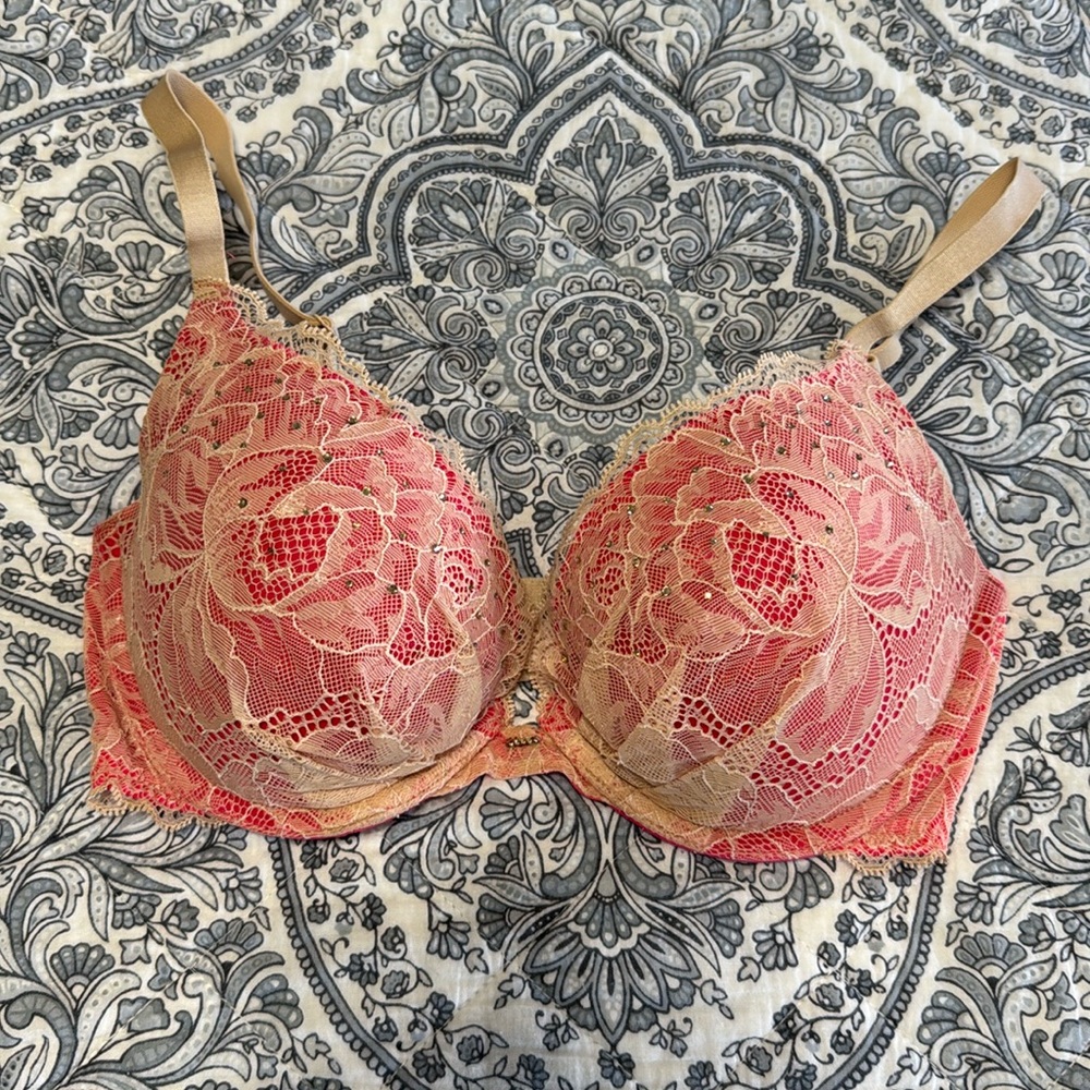 Size 32DD plunge Victoria Secret lace gem bra padded